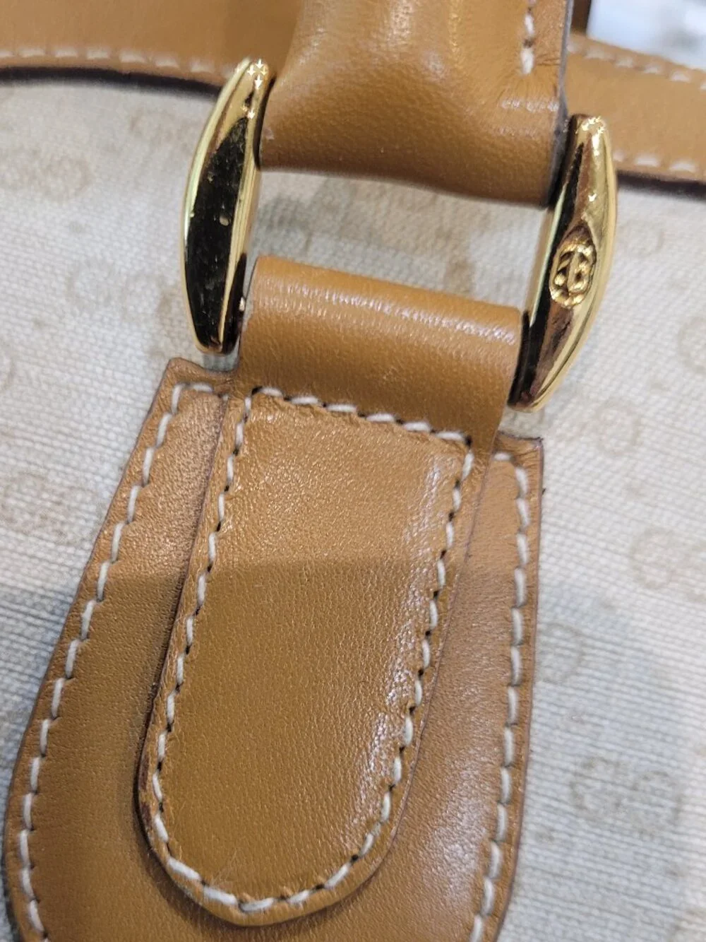 Gucci~Very Rare~White Micro GG 70's~Hard to Find Bag~With Crossbody/Should Strap